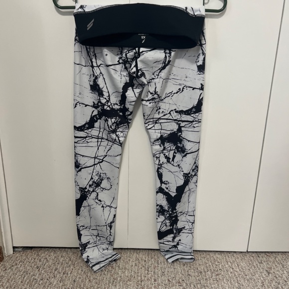 DYE Work Out Leggings - Picture 2 of 2